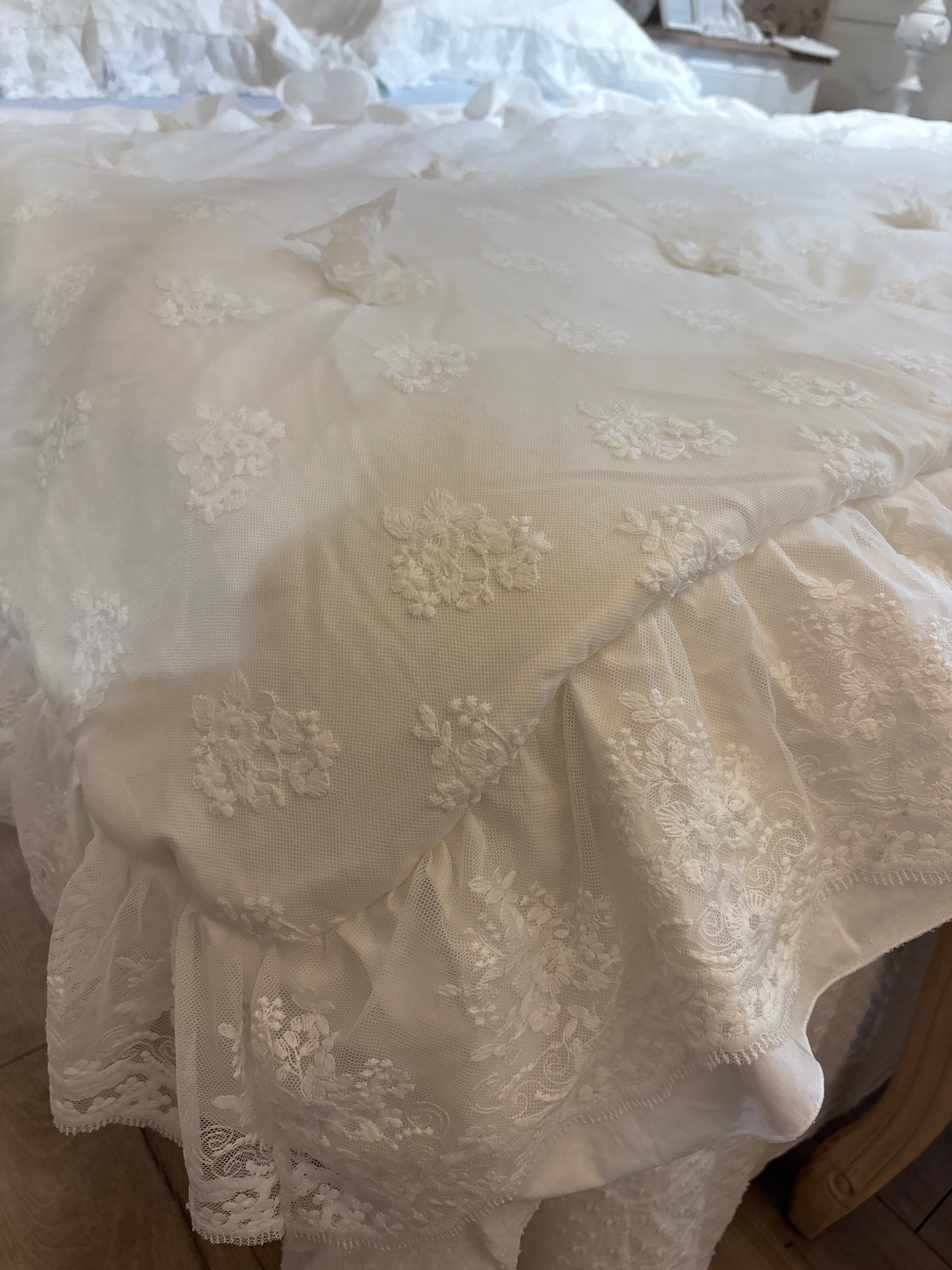 Scaldotto in pizzo con coppia di copri guanciali