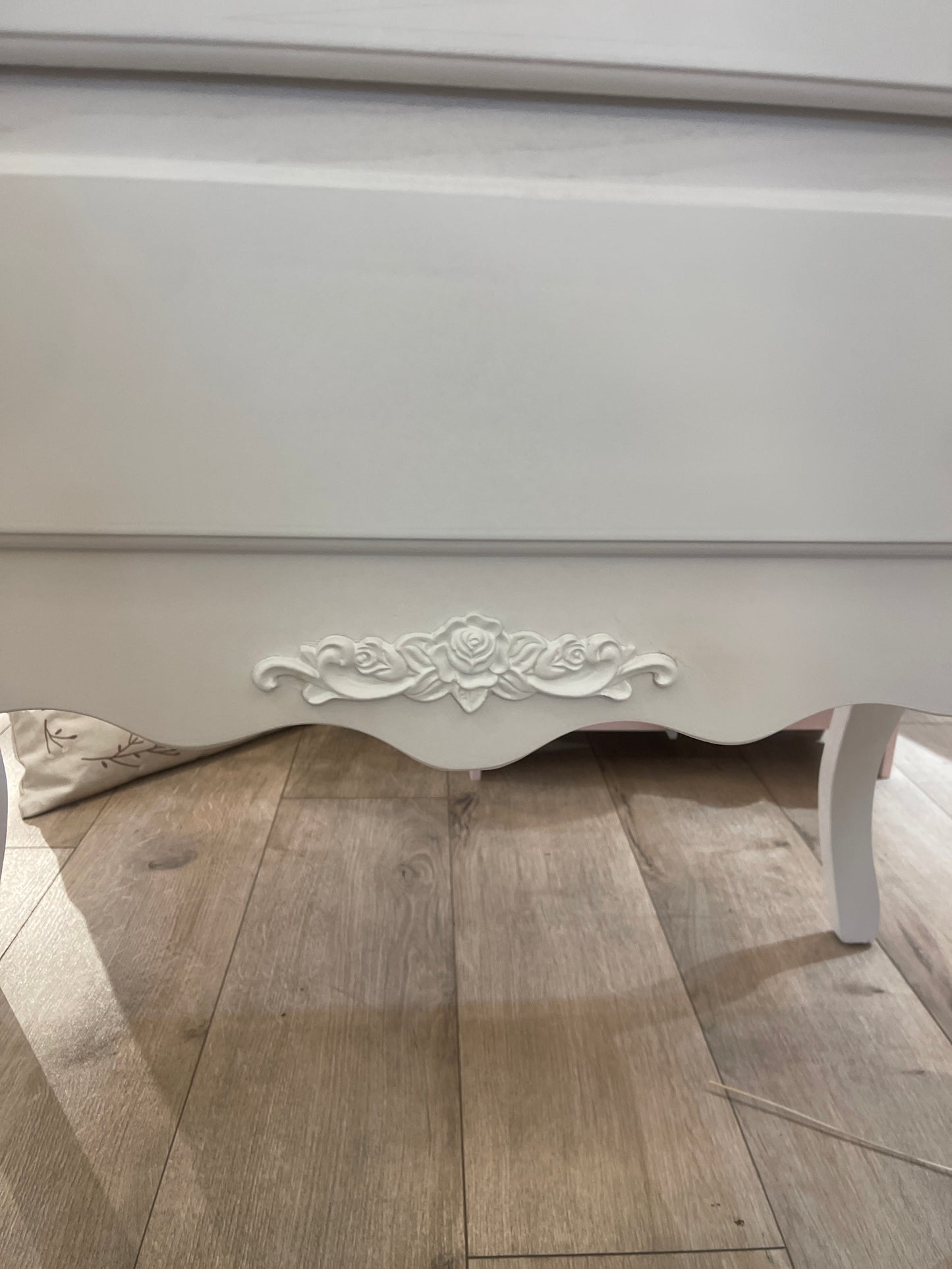 Consolle ideale come in ingresso misura 80 × 80 × 30 di profondità in legno con dettaglio fregio molto elegante 200 € 