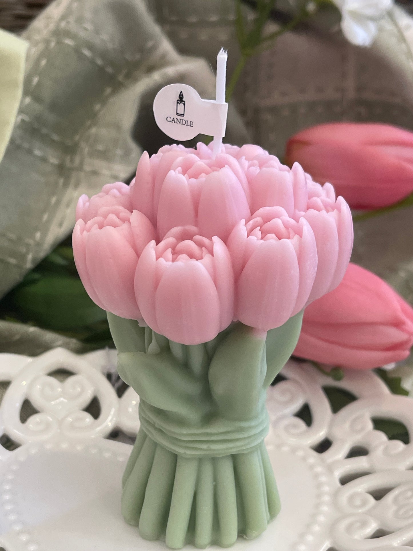 Candela bouquet, tulipani in cera di soia ideale per una Bomboniera per Compleanno, misura 11 cm di altezza
