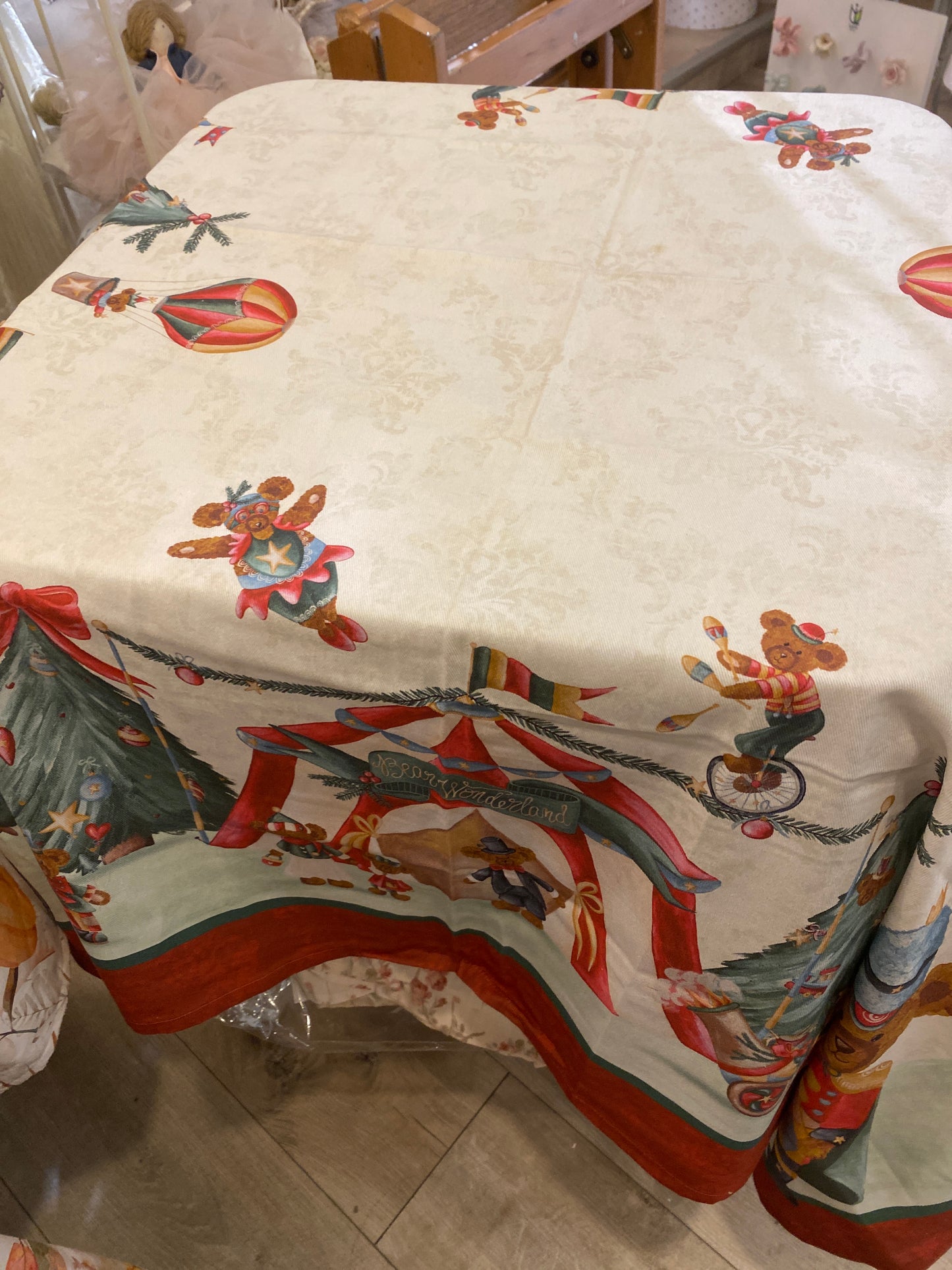 C tavolo nuvole di stoffa 120x120 in promo