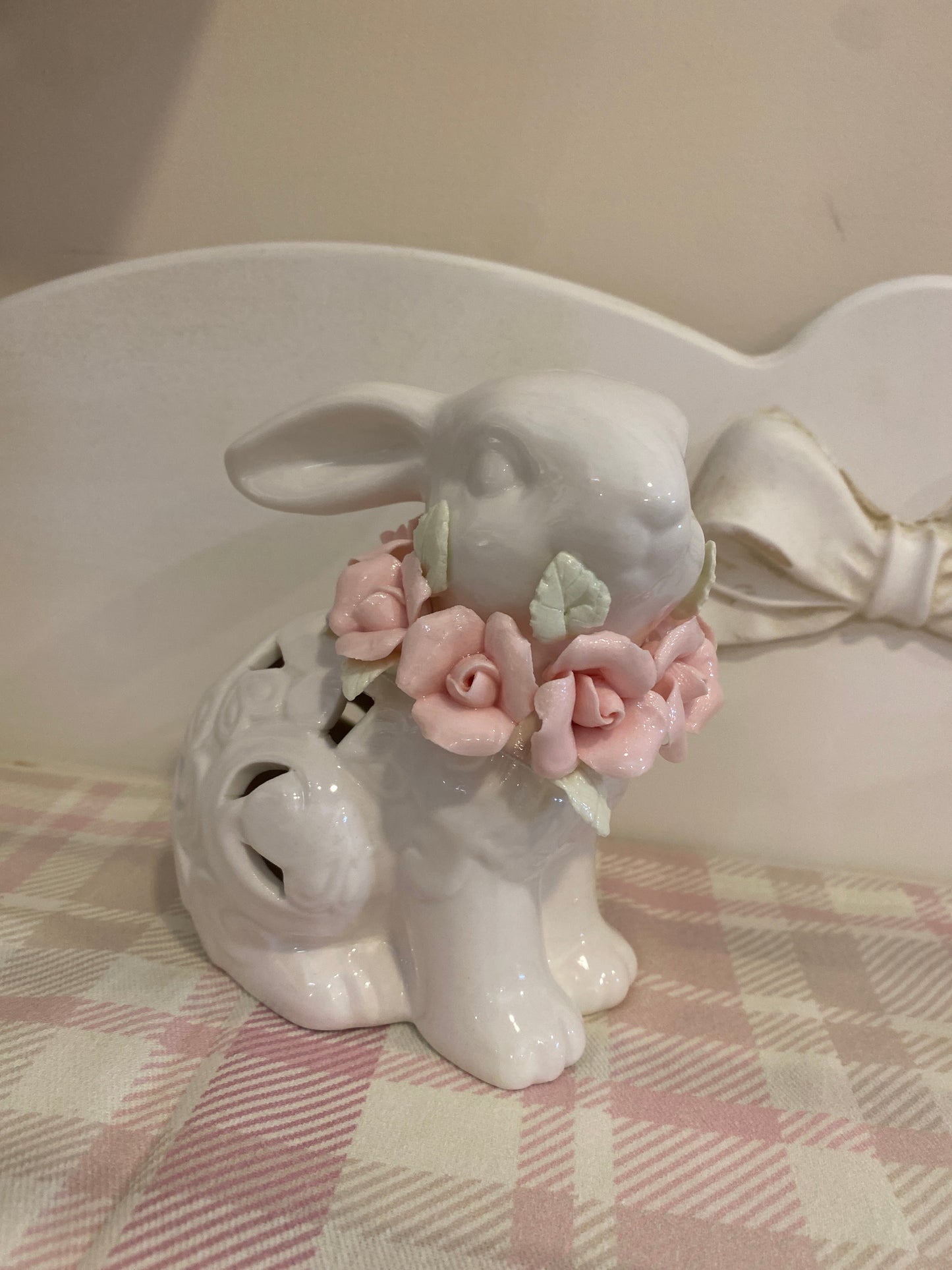 L'Arte di Nacchi Statuina Coniglio di pasqua in ceramica traforata 11x10x7cm