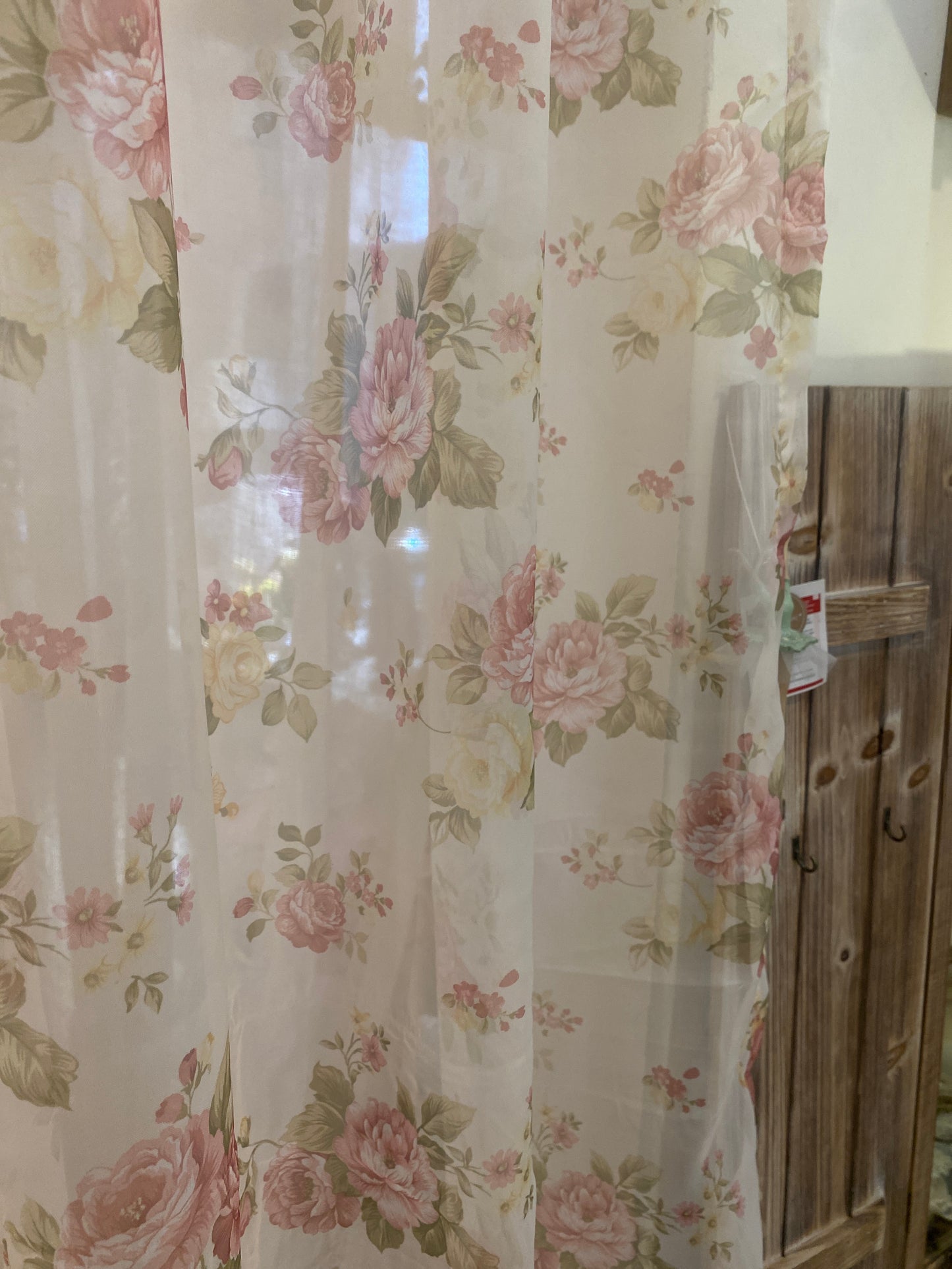 Coppia di tende in organza con mantovana applicata con due balze con fettucce 150x300cm