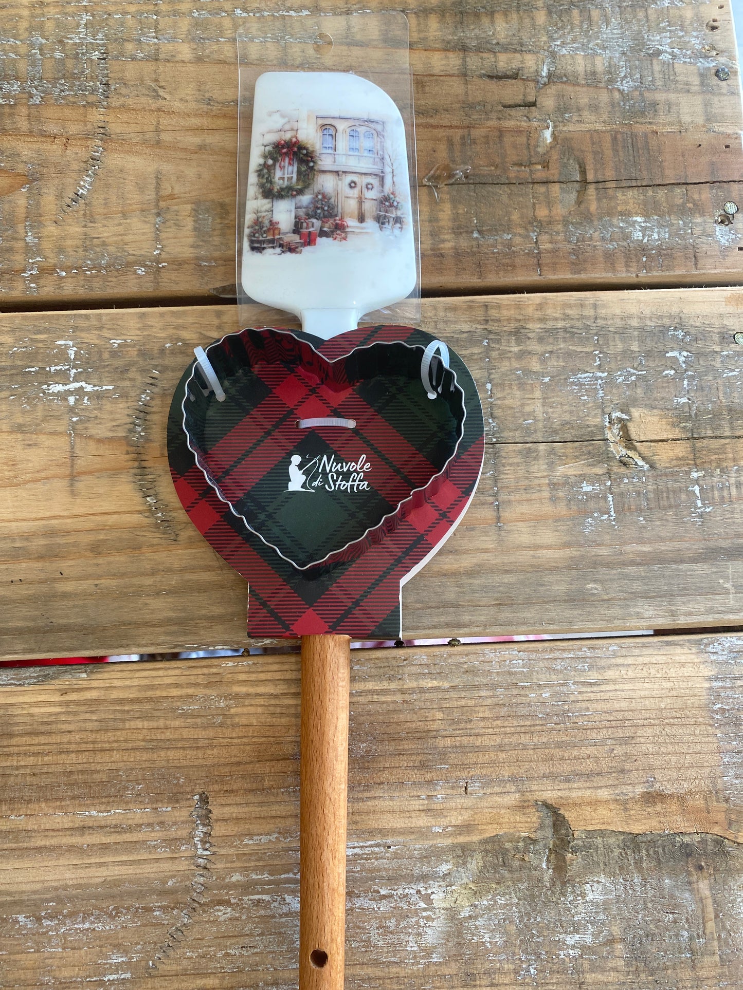 Spatola in silicone con formina cuore per biscotti
