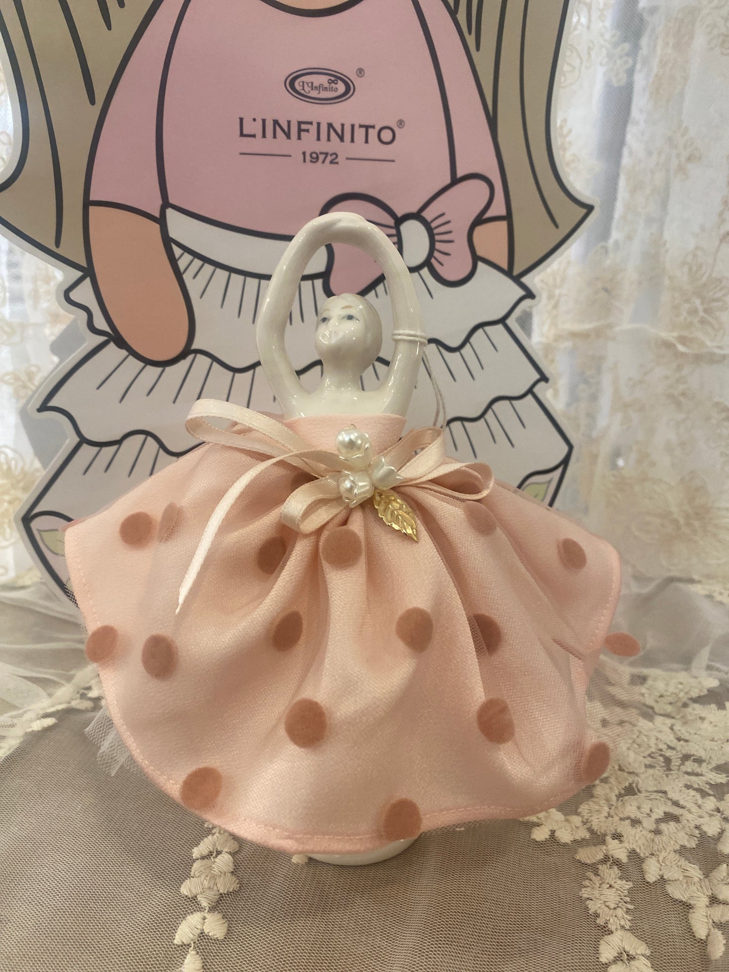 BALLERINA IN PORCELLANA CON ABITO A POIS CIPRIA - ELEGANZA E STILE, ALTEZZA 18 CM