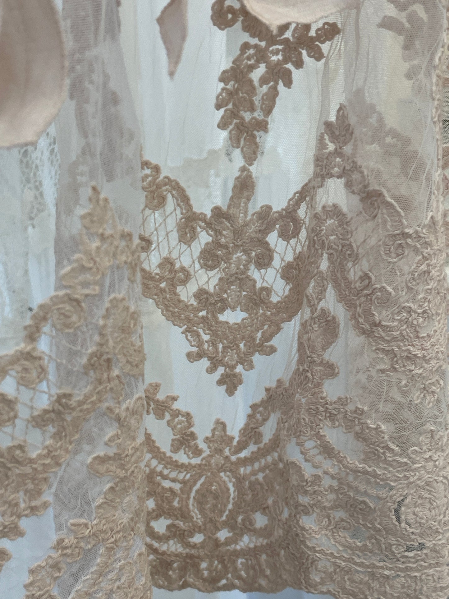 Mantovana pizzo simposio Chezmoy misura 1,60 x 60 polvere di cipria 