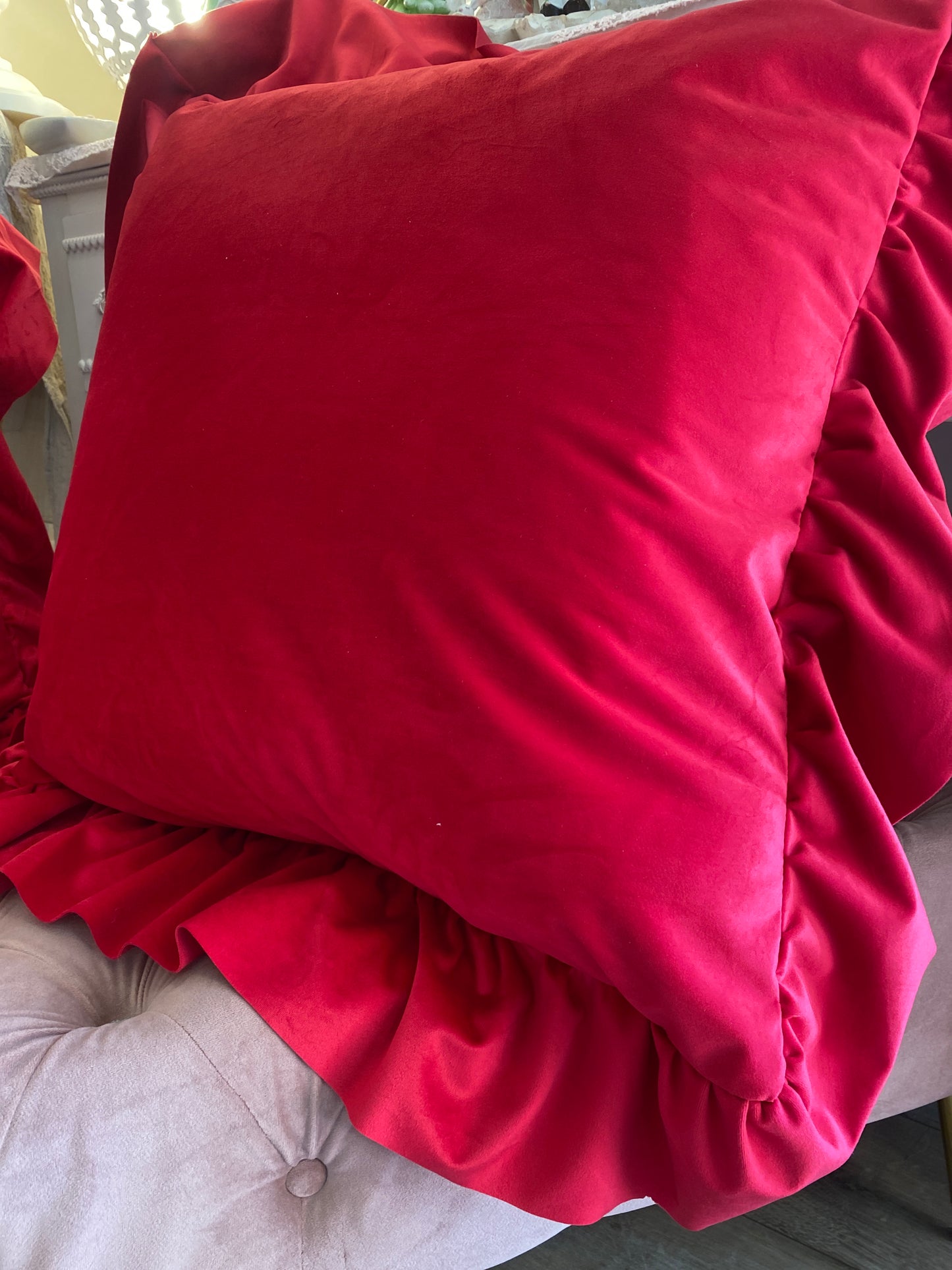 Cuscino in velluto con balze