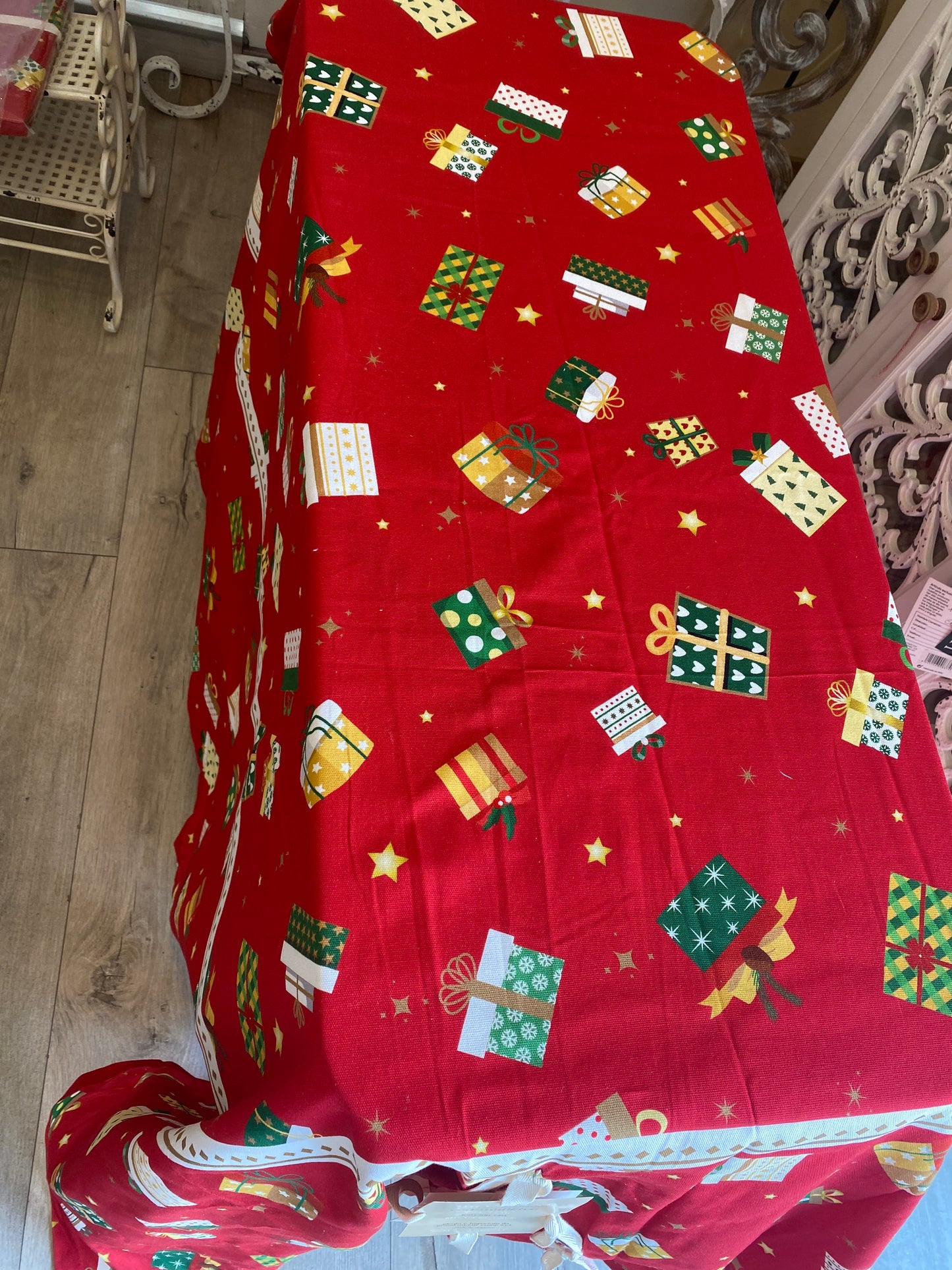 Tovaglia Natale pacco regalo brandani misura 160x300