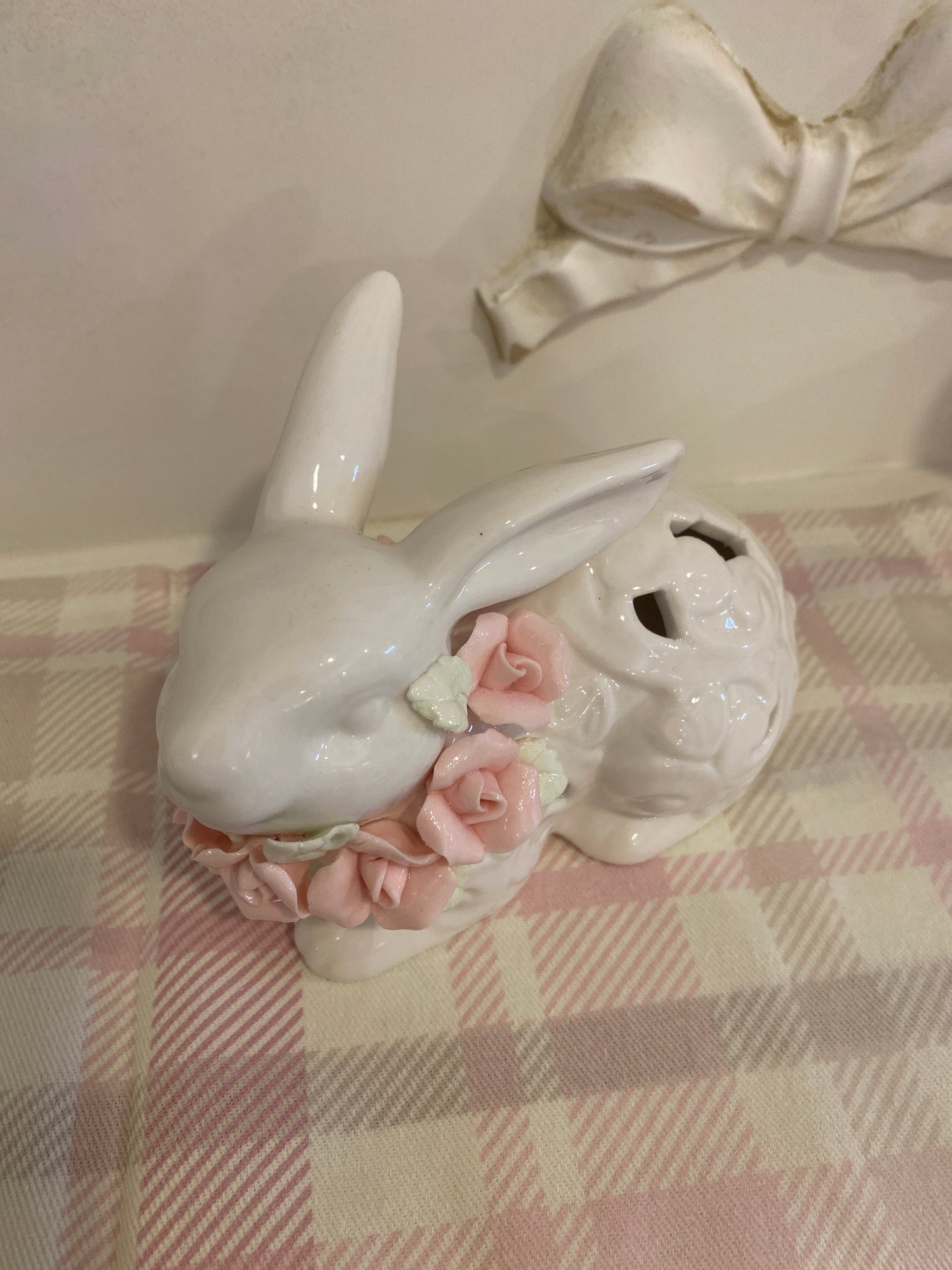 L'Arte di Nacchi Statuina Coniglio di pasqua in ceramica traforata 12x8x6cm