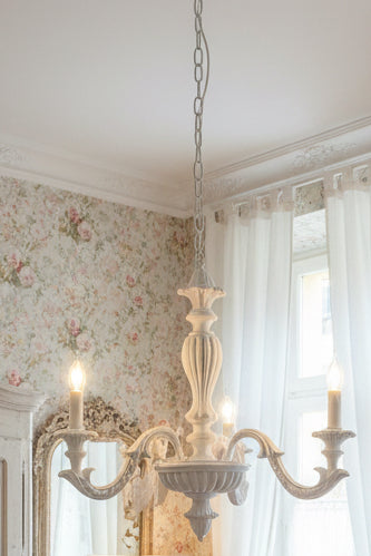Lampadario in legno nel colore bianco opaco, tre fiamme, diametro 55