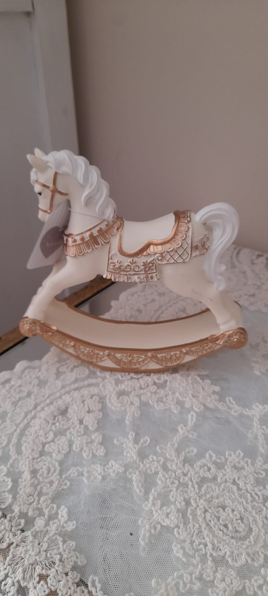 cavallo a dondolo in resina