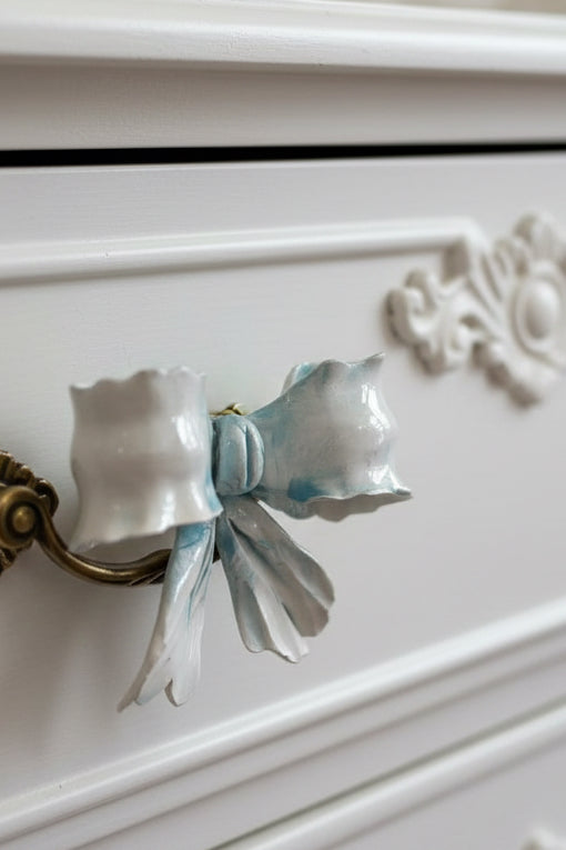 pomello decorativo in porcellana a forma di fiocco 8x7x3cm