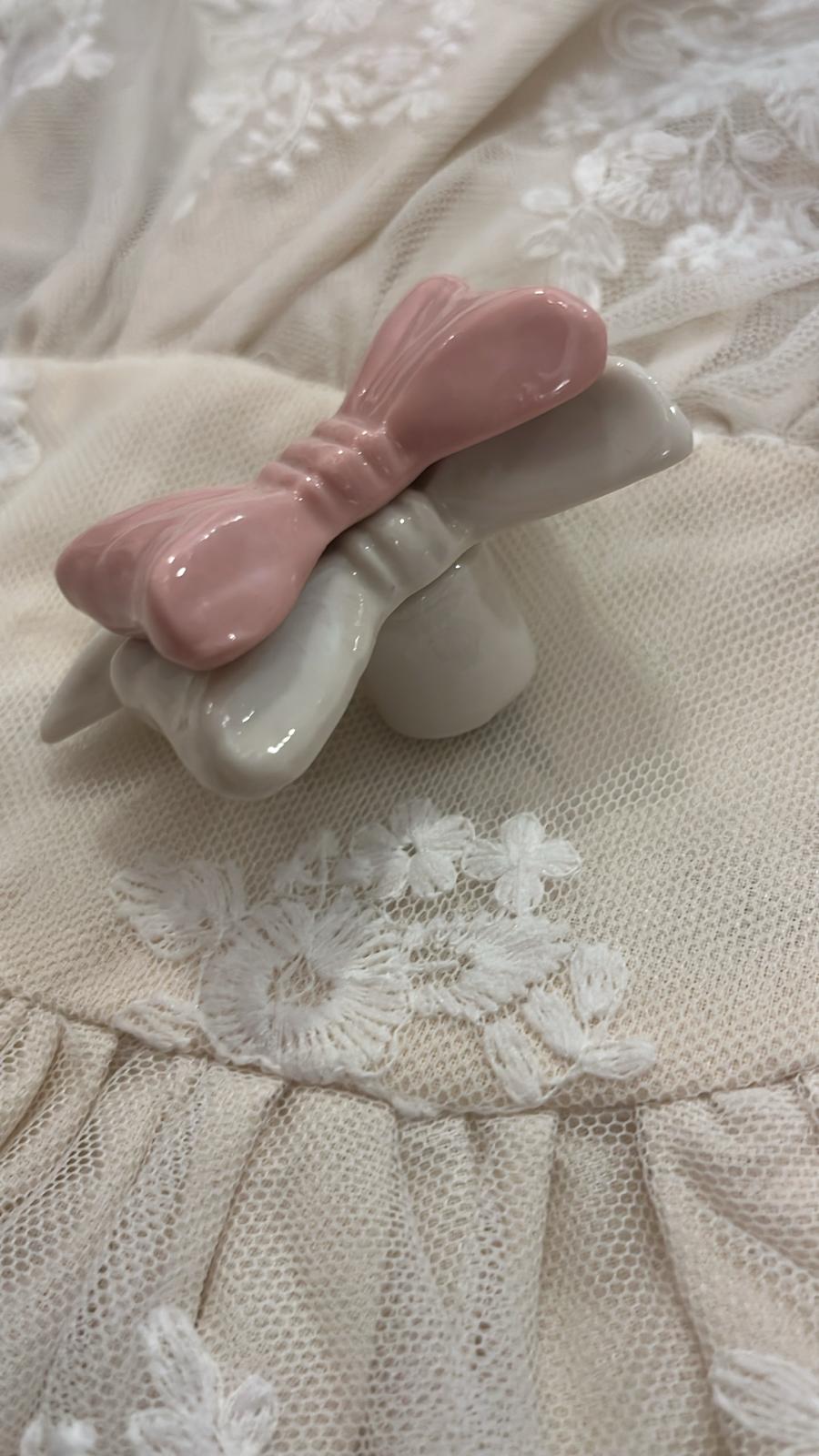 pomello decorativo in porcellana a forma di fiocco 5x6x4cm