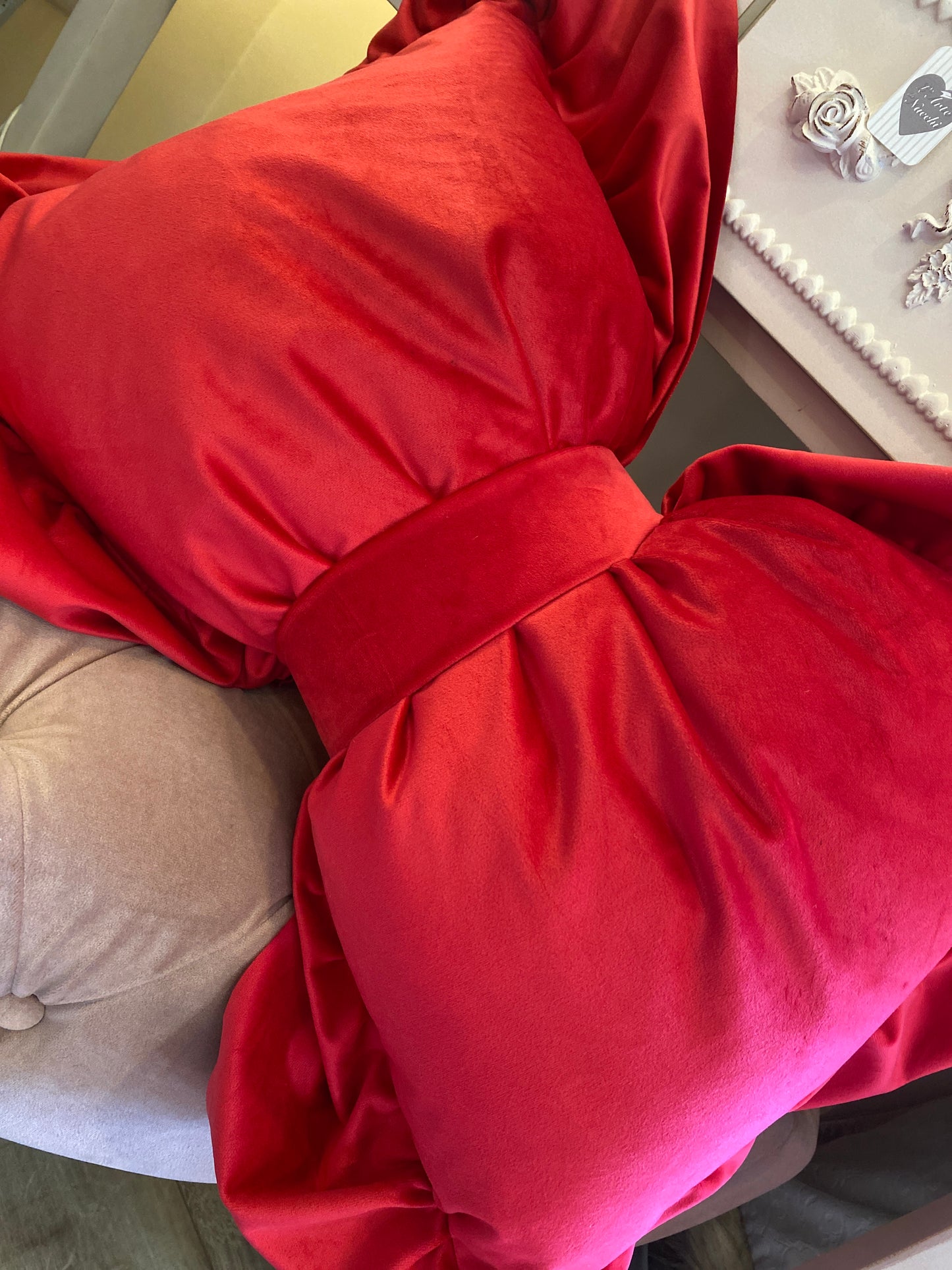 CUSCINO FIOCCO IN VELLUTO ROSSO