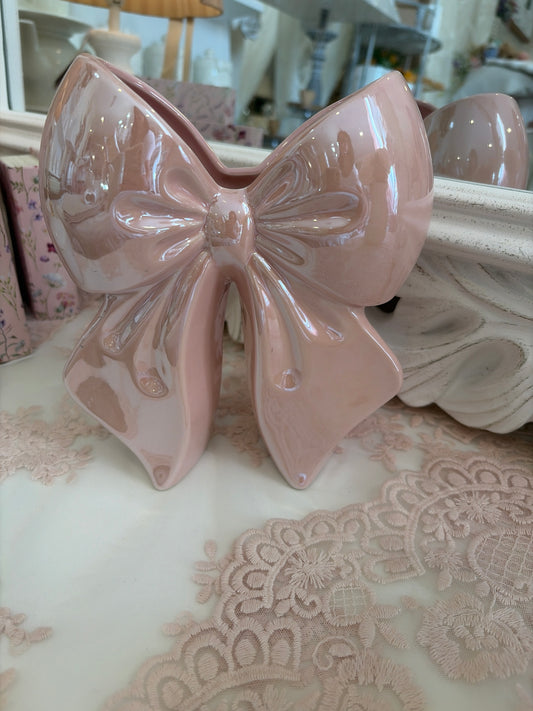 Basso fiocco nel colore rosa in ceramica, misura 20x18￼