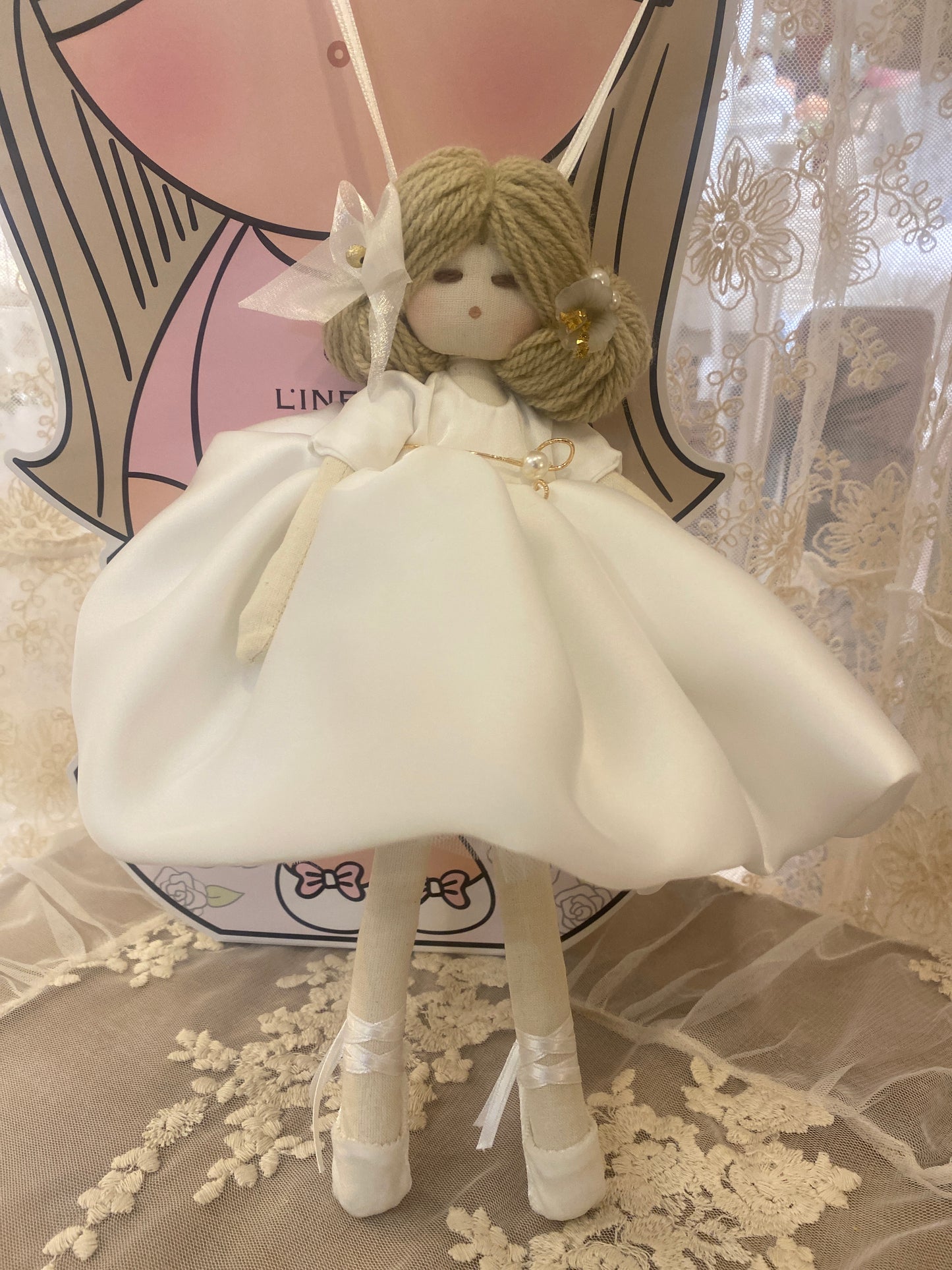 BAMBOLA DI STOFFA MEDIA IN CHIFFON BIANCO (H 28 CM)