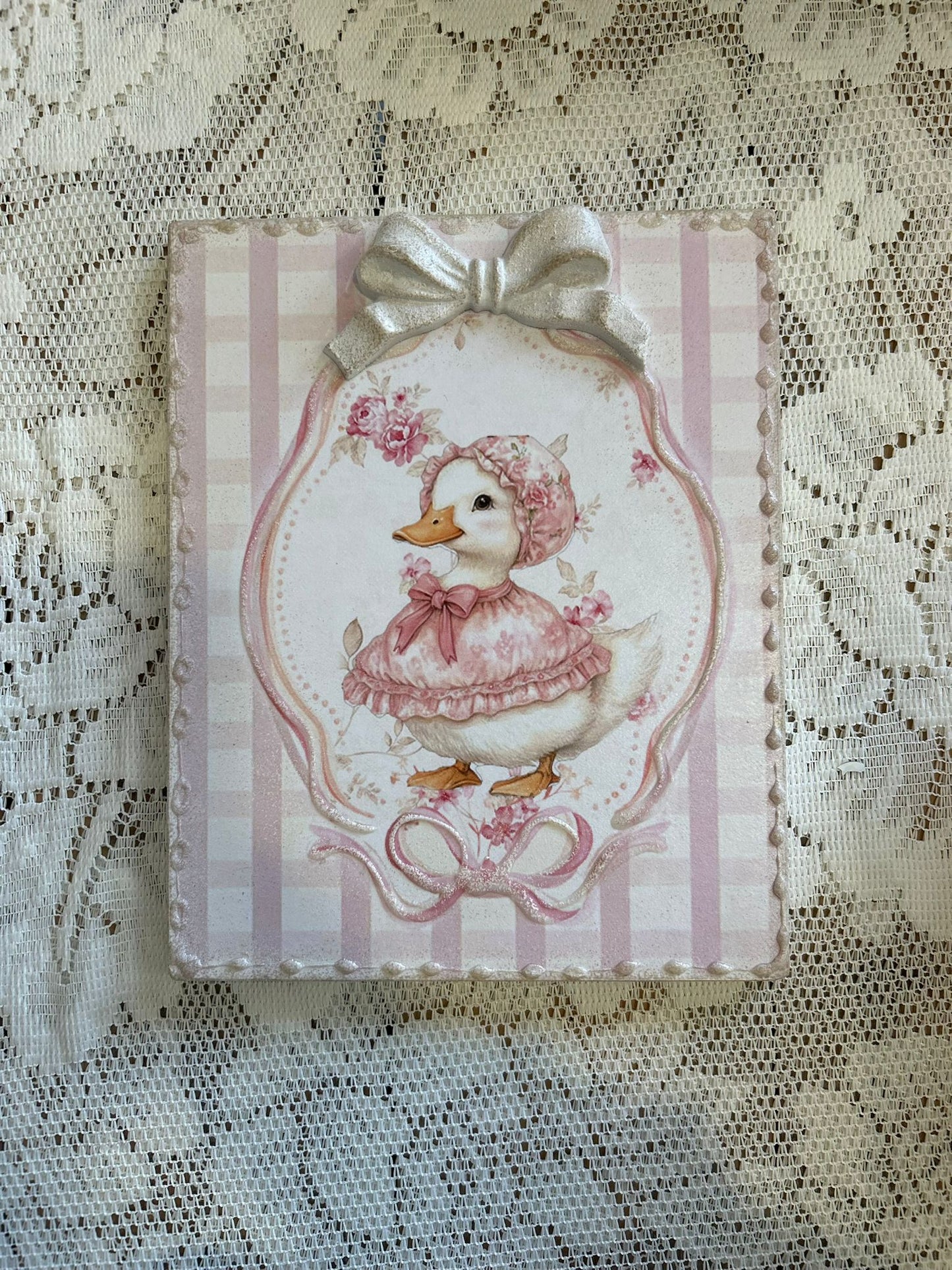Quadro romantico con ochetta rosa e fiocco decorativo 20x25 Cesaria Arte