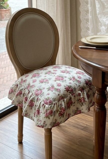 Cuscino sedia annette  con balze misura 45x45+15 la balza