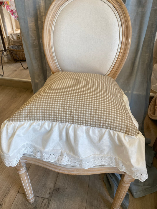 Cuscino sedia misura 45x45+12 la balza colore tortora