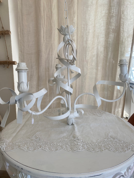 Lampadario fiocco con nodo bianco 3 luci Misura 60x48