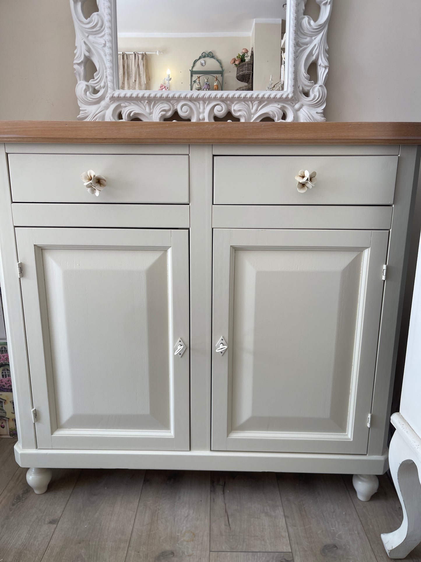 CREDENZA SHABBY MISURA 104x44x96 h in legno artigianale colore beige con piano in noce chiaro
