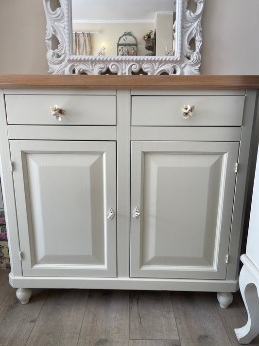 CREDENZA SHABBY MISURA 104x44x96 h in legno artigianale colore beige con piano in noce chiaro