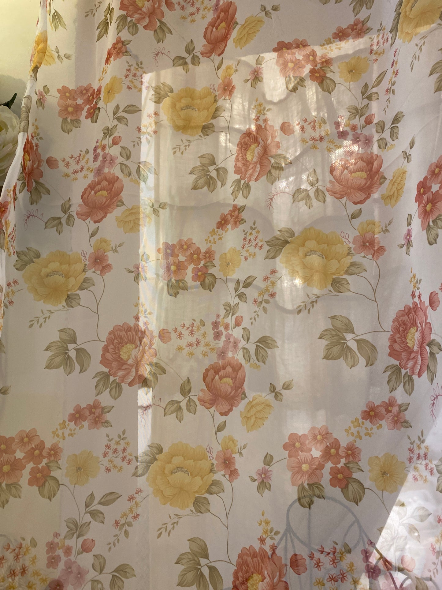Coppia di tende in organza con mantovana applicata con due balze con fettucce 150x300cm