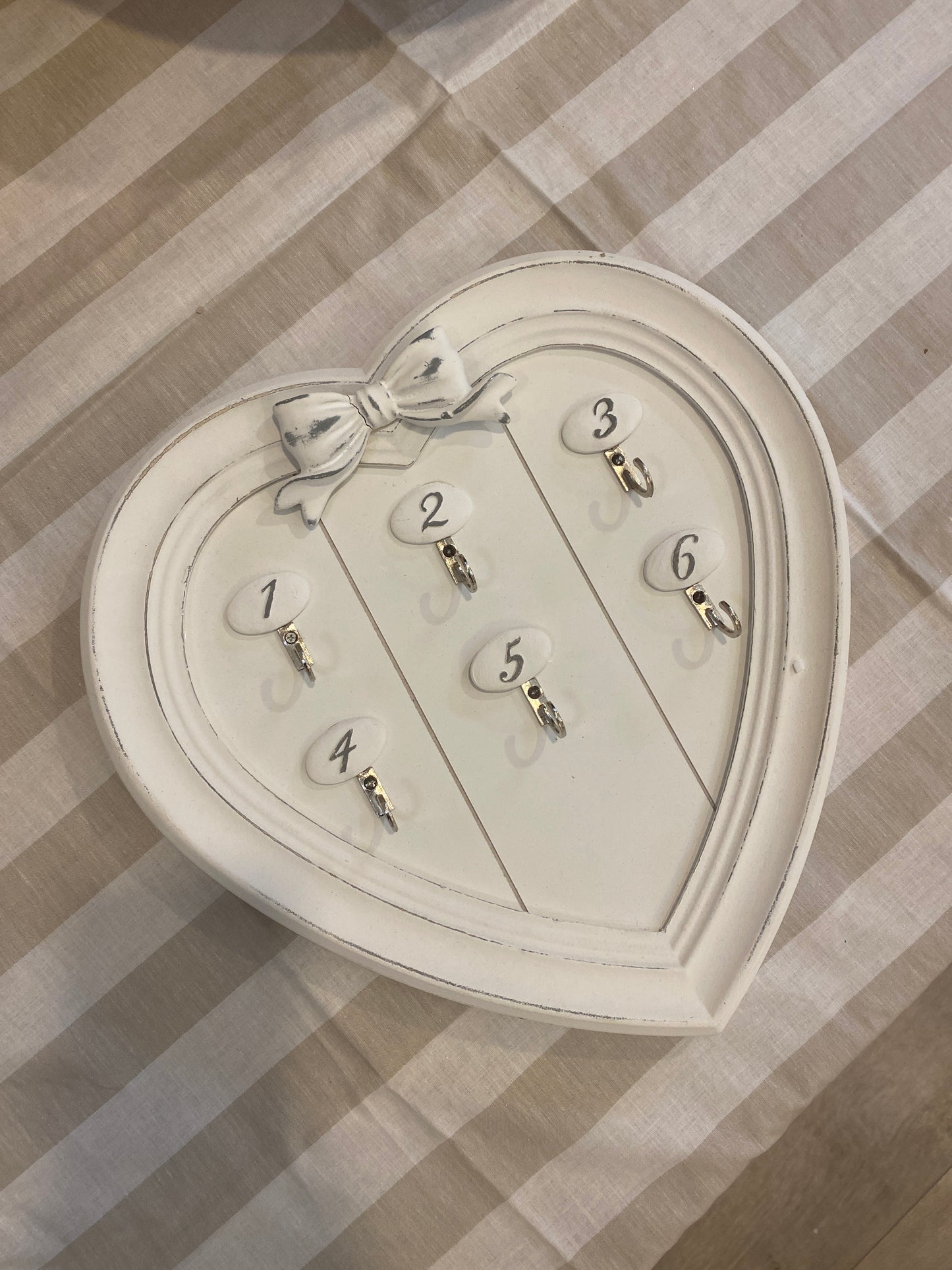 Appendichiavi da parete in legno a forma di cuore