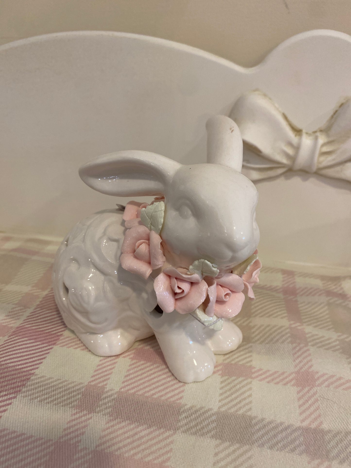 L'Arte di Nacchi Statuina Coniglio di pasqua in ceramica traforata 8x11x11cm