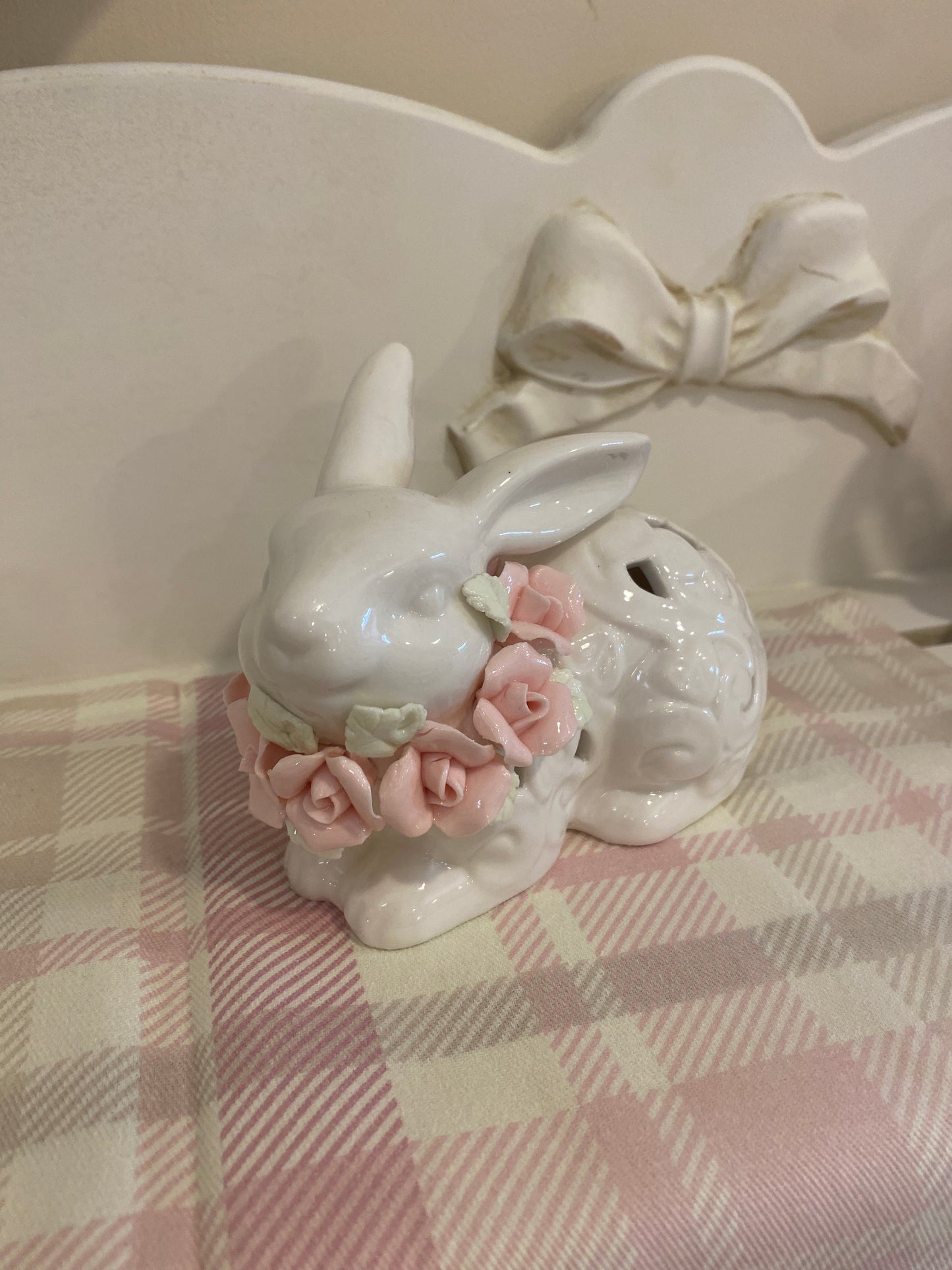 L'Arte di Nacchi Statuina Coniglio di pasqua in ceramica traforata 12x8x6cm