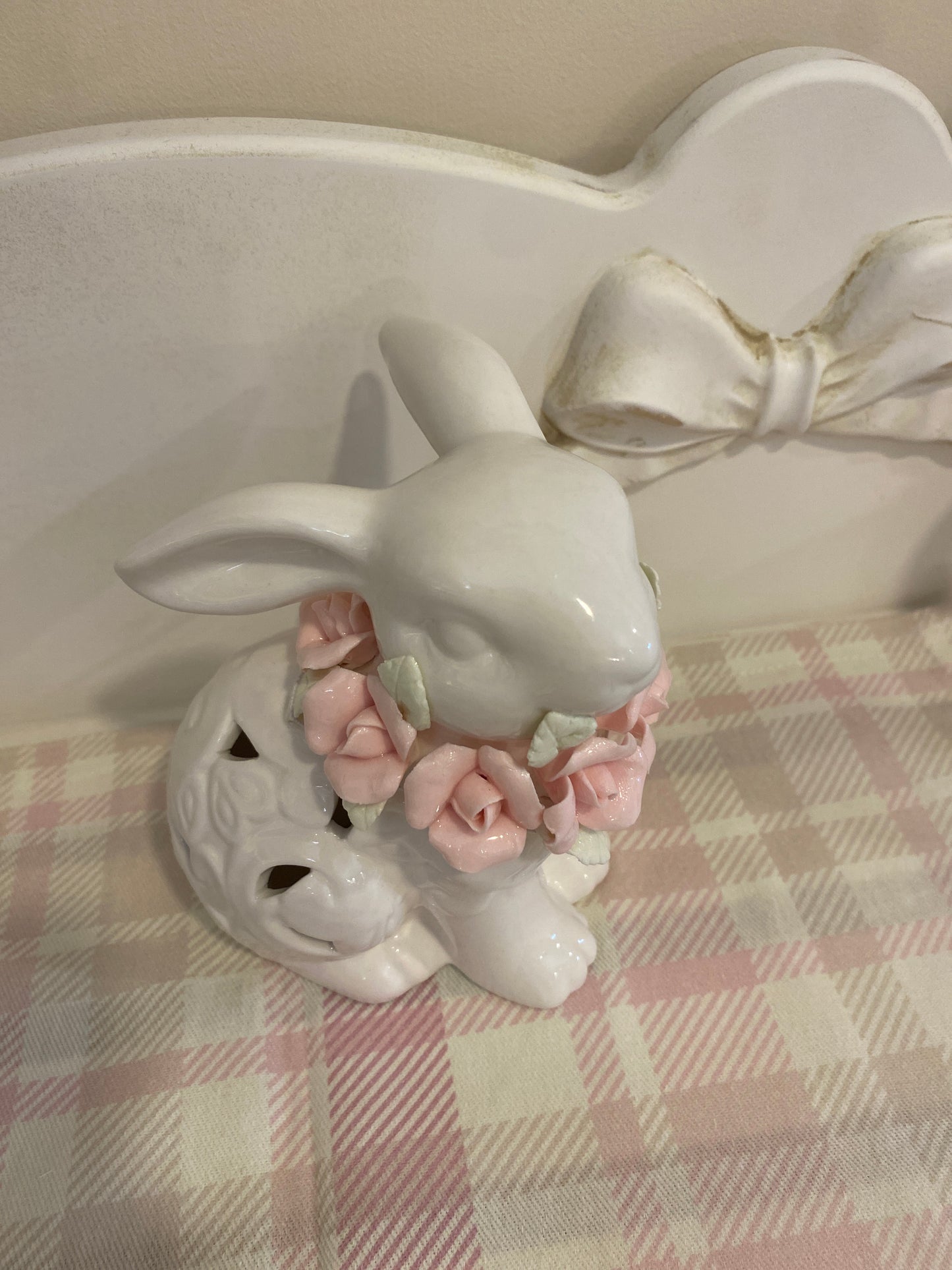 L'Arte di Nacchi Statuina Coniglio di pasqua in ceramica traforata 11x10x7cm