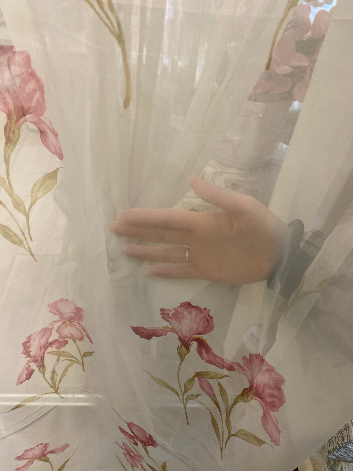 Coppia di tende in organza con mantovana applicata con due balze con fettucce 150x300cm