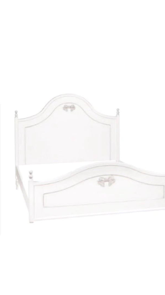 Letto matrimoniale in legno bianco classico shabby con fiocco 174x216x148cm