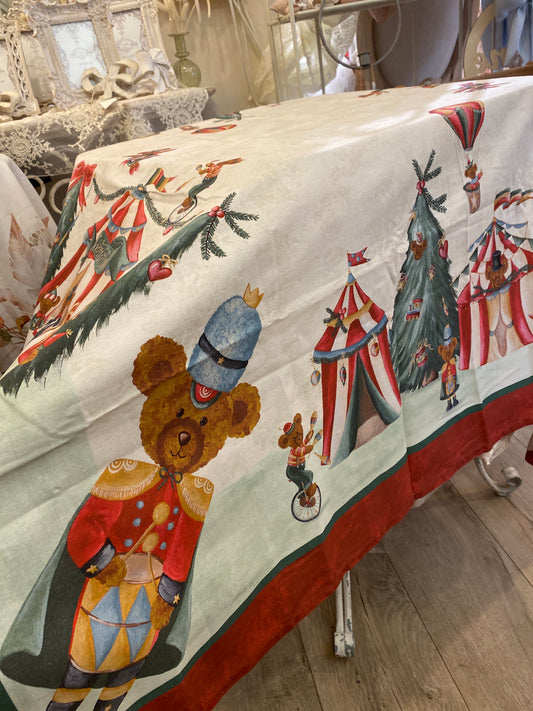 C tavolo nuvole di stoffa 120x120 in promo