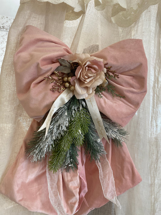 Fiocco in velluto colore rosa con decoro 30€