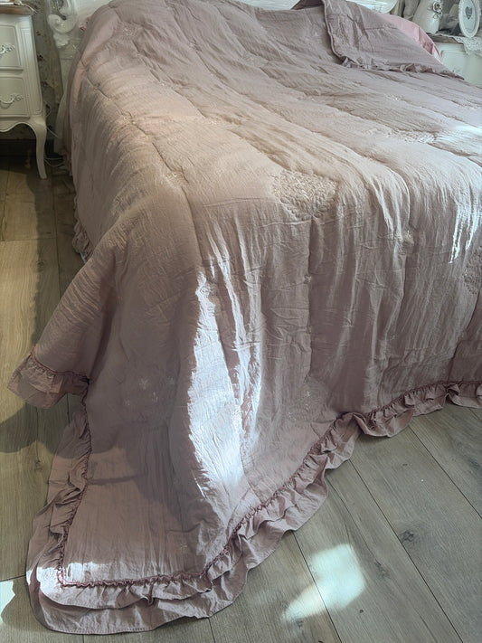 TRAPUNTINO UNA PIAZZA E MEZZA COLORE ROSA CIPRIA  CON DOPPIA ROUSHES