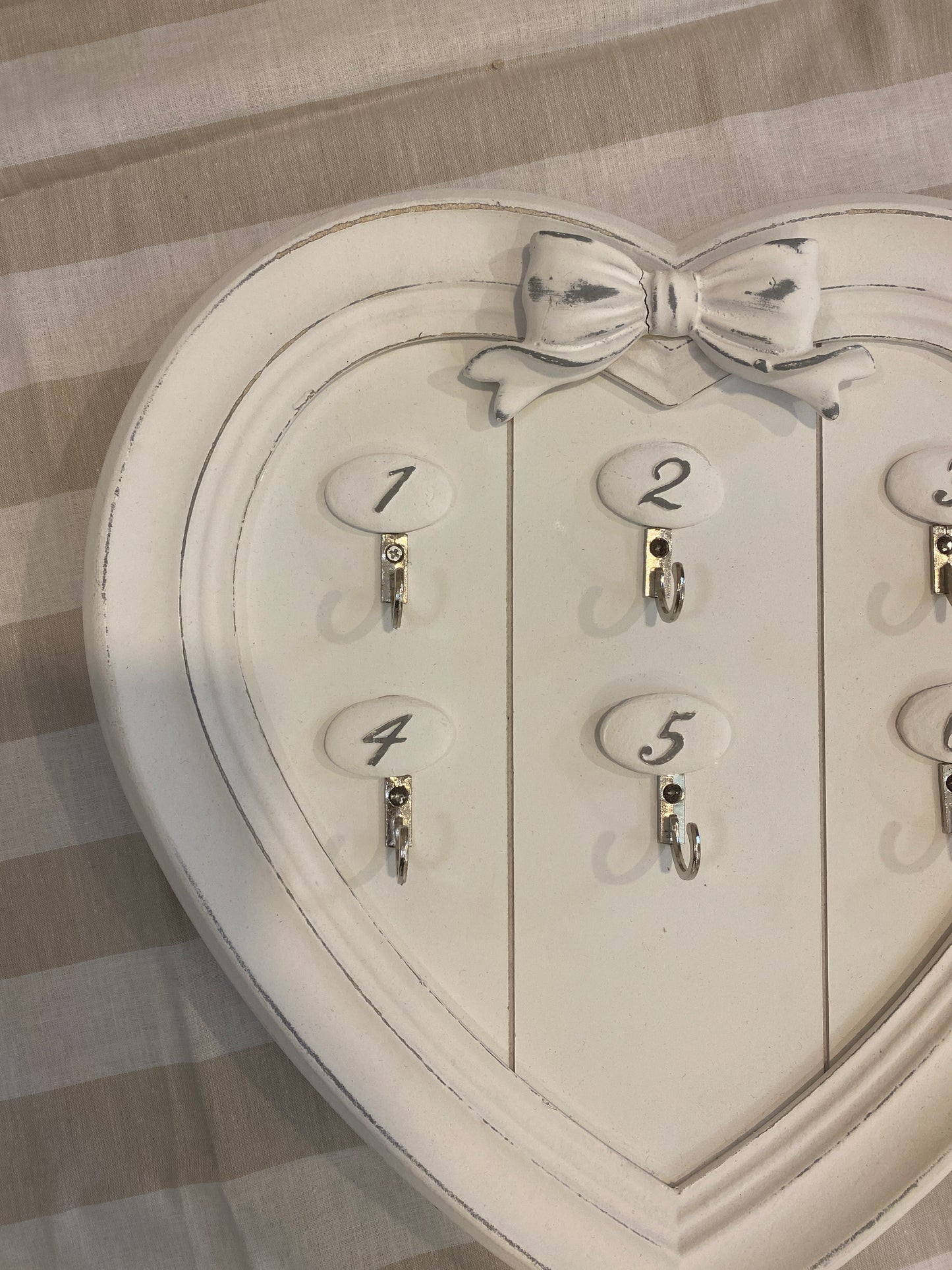 Appendichiavi da parete in legno a forma di cuore