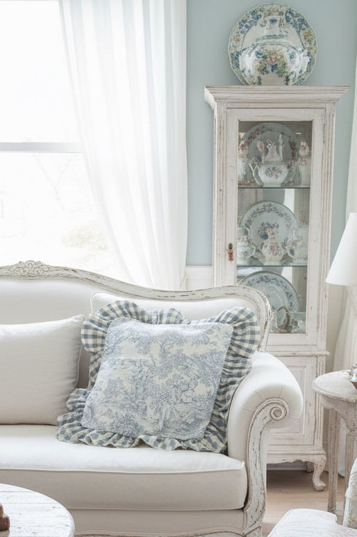 Cuscino arredo 40x40+10 la balza Etoile con balza in Vichy azzurro polvere