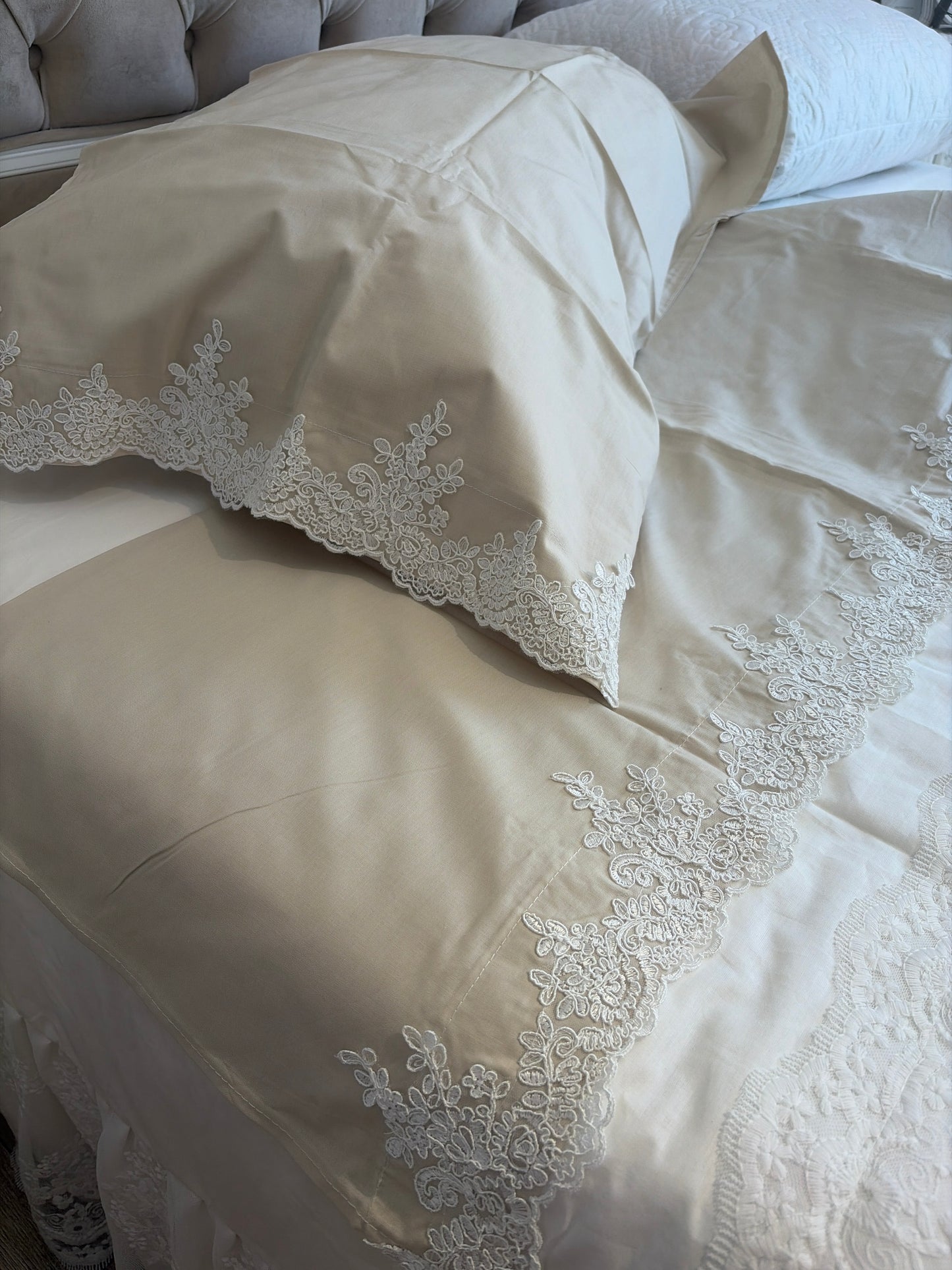 Coppia di lenzuola in percalle con pizzo rebroder colore beige