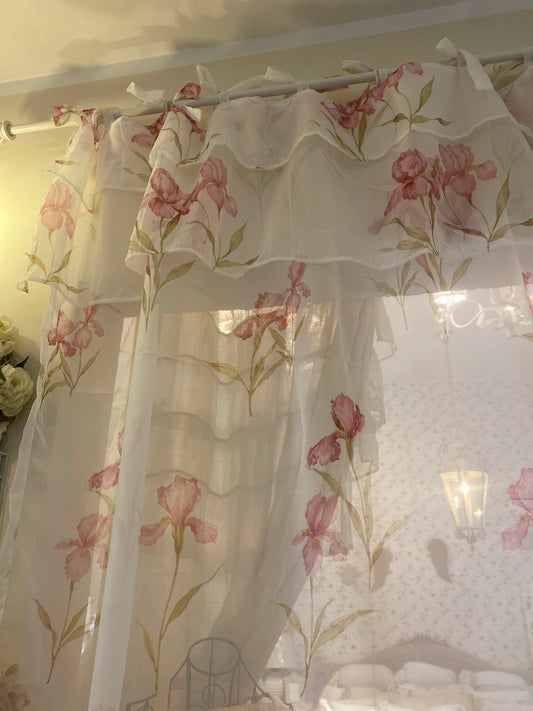 Coppia di tende in organza con mantovana applicata con due balze con fettucce 150x300cm