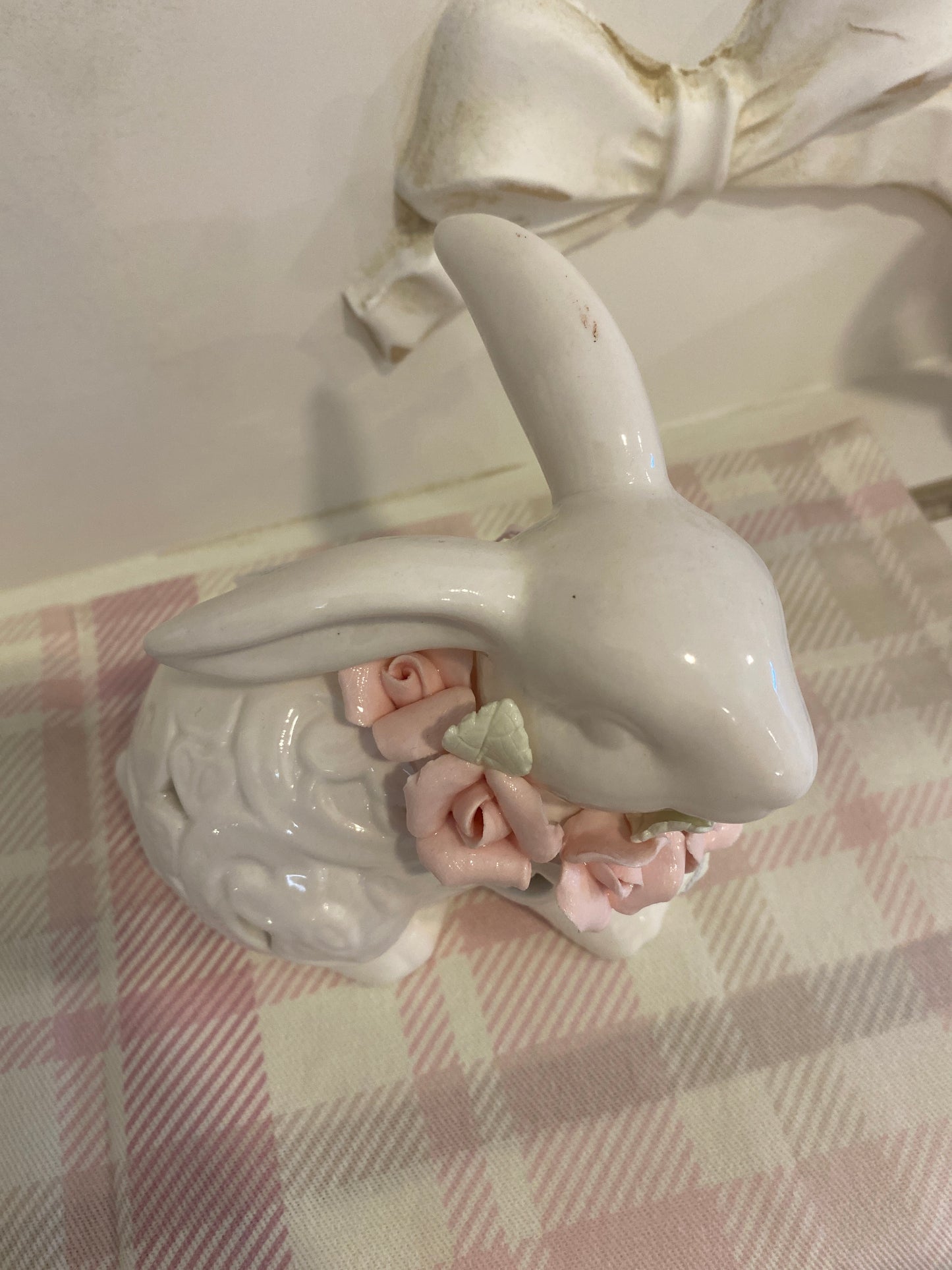 L'Arte di Nacchi Statuina Coniglio di pasqua in ceramica traforata 8x11x11cm