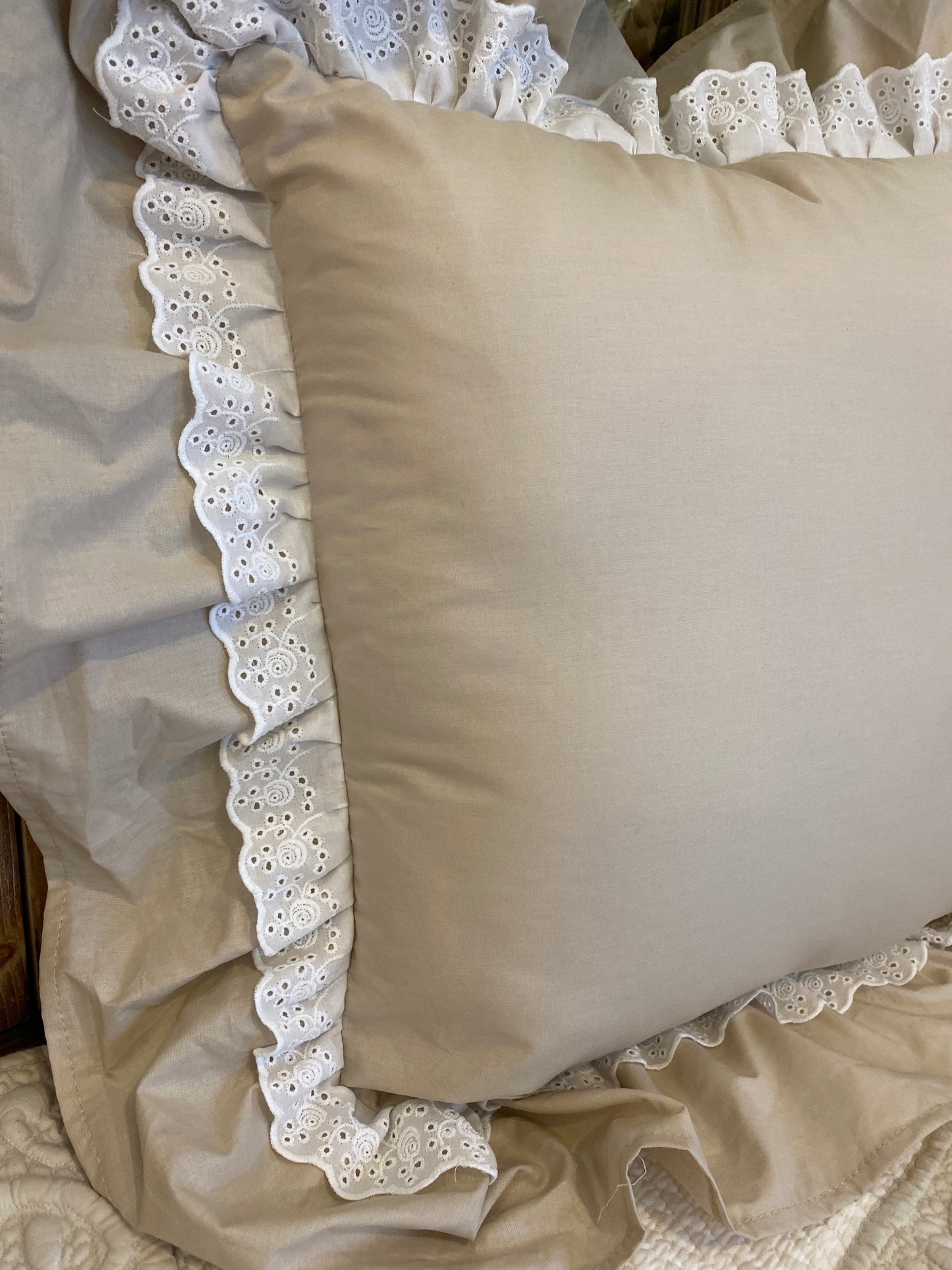 Cuscino D ‘Arredo con pizzo San Gallo