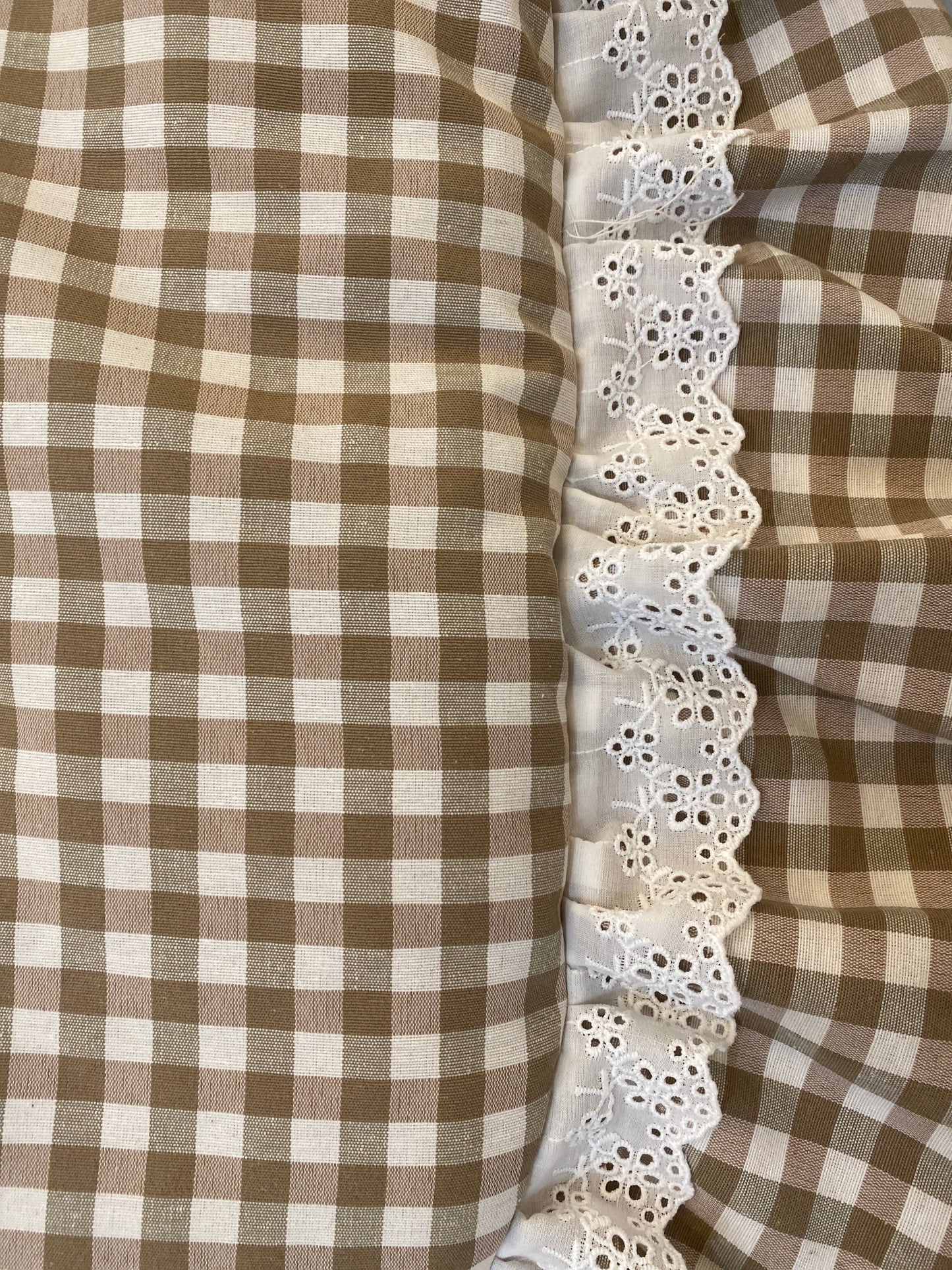 Scaldotto a quadretti con balza con pizzo sangallo 170x85+10cm