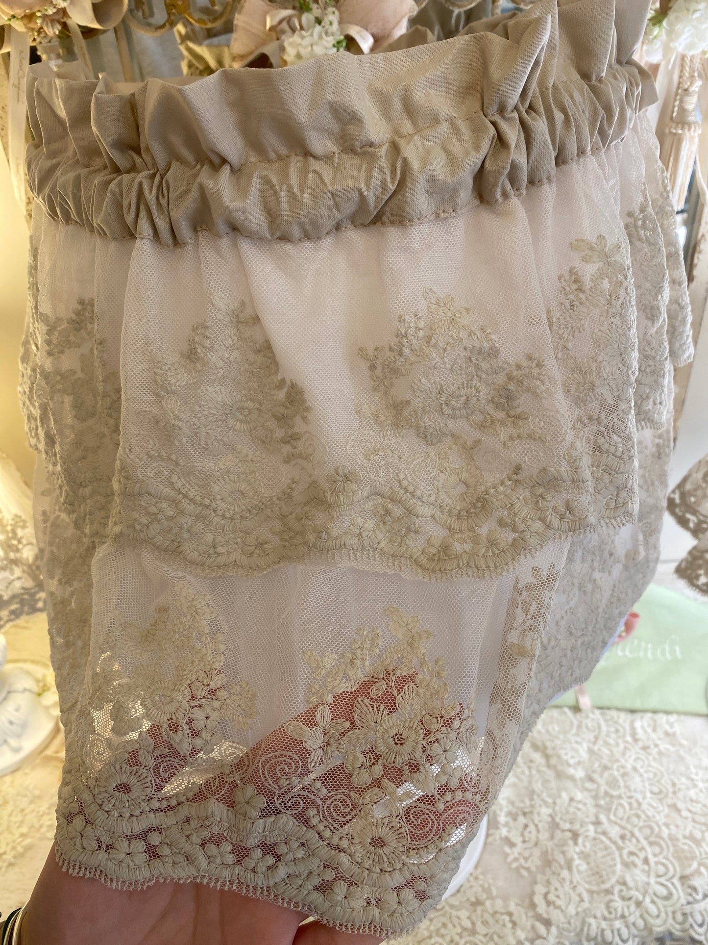 Copri lampada con due balze in pizzo 30x144 tortora