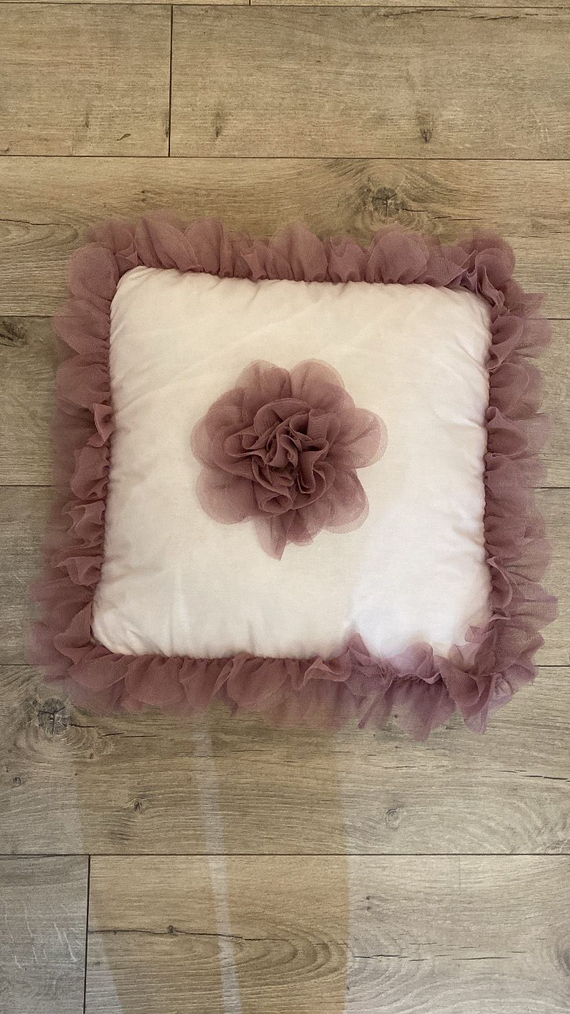 cuscino quadrato tulle + fiore rosa