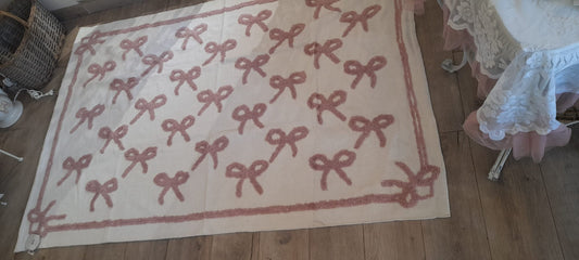 TAPPETO A FIOCCO BLANC MARICLO 120X180 BIANCO CON FIOCCHI ROSA ART N A39094  8016012753065