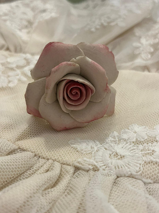 pomello decorativo in porcellana a forma di bocciolo di rosa. 5x4cm