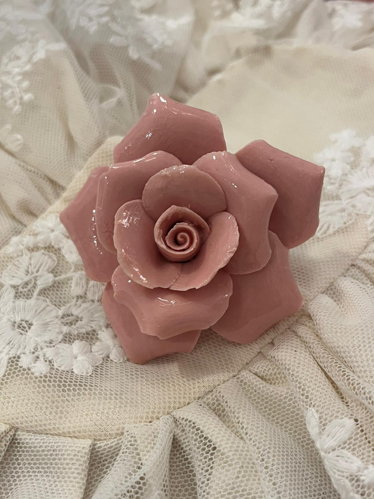 pomello decorativo in porcellana a forma di bocciolo di rosa. 6x4cm