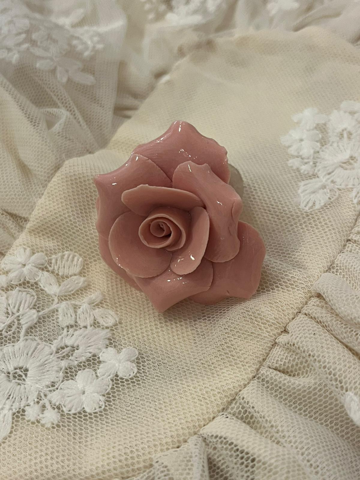 pomello decorativo in porcellana a forma di bocciolo di rosa. 4x3cm