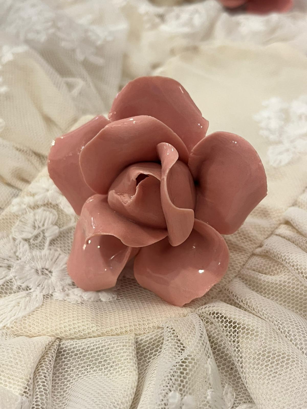 pomello decorativo in porcellana a forma di bocciolo di rosa. 6x5cm