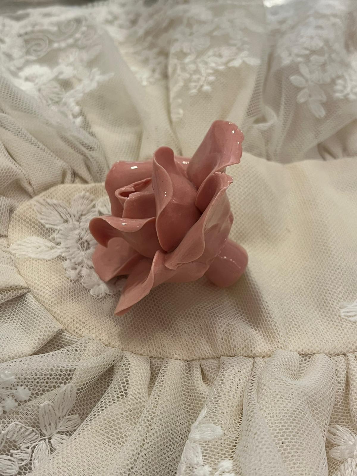 pomello decorativo in porcellana a forma di bocciolo di rosa. 6x5cm
